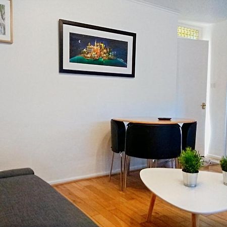 Very Central Location- Free Parking - 2 Bedrooms 贝尔法斯特 外观 照片
