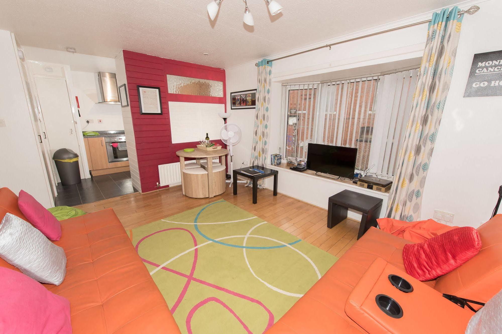 Very Central Location- Free Parking - 2 Bedrooms 贝尔法斯特 外观 照片