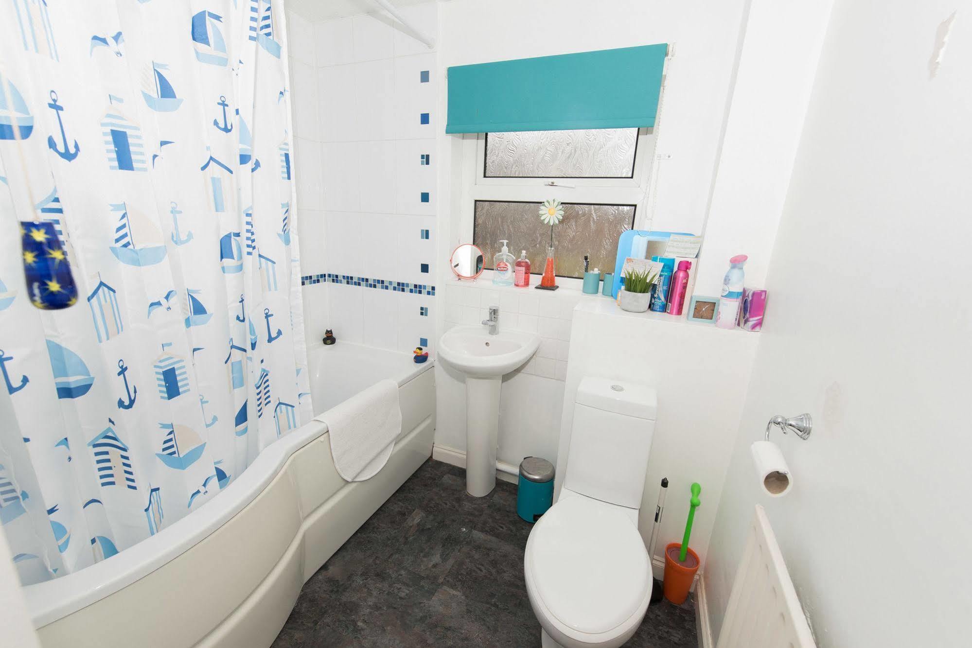 Very Central Location- Free Parking - 2 Bedrooms 贝尔法斯特 外观 照片