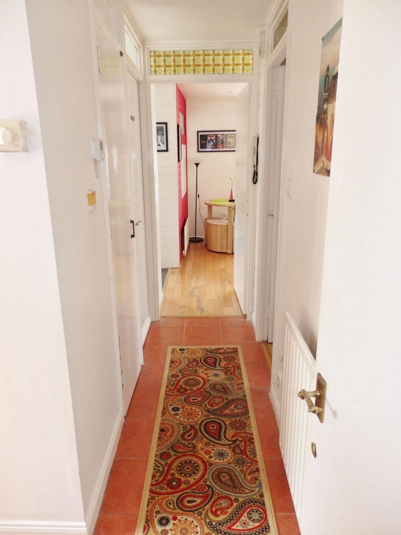 Very Central Location- Free Parking - 2 Bedrooms 贝尔法斯特 外观 照片
