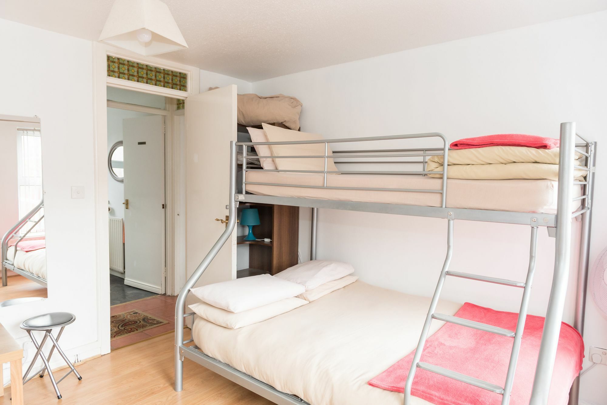 Very Central Location- Free Parking - 2 Bedrooms 贝尔法斯特 外观 照片