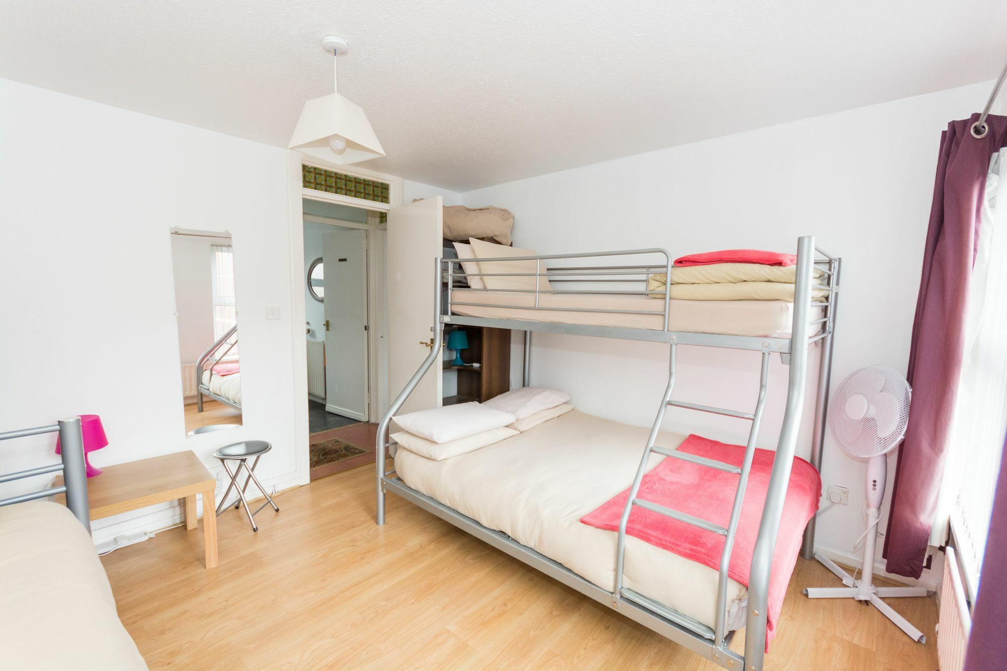 Very Central Location- Free Parking - 2 Bedrooms 贝尔法斯特 外观 照片
